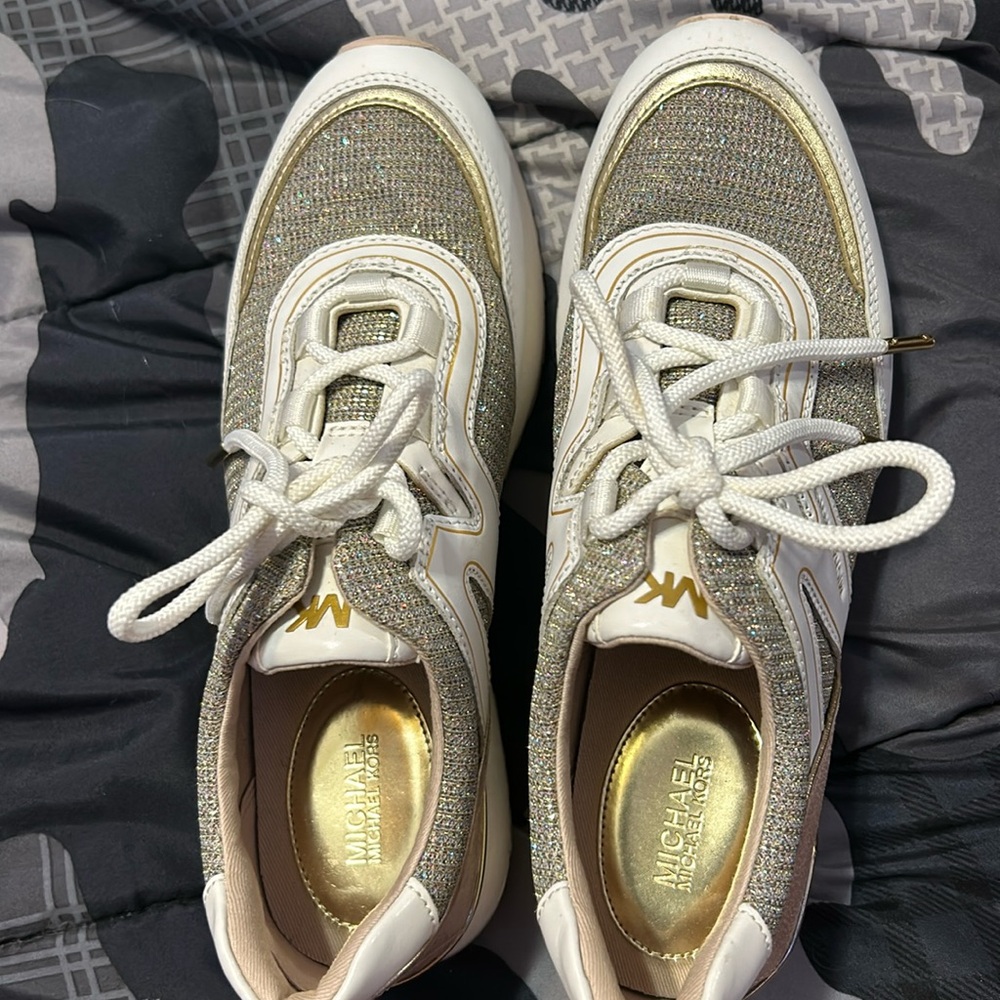Sneakers barely worn